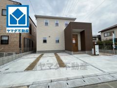 JR「伊賀」駅徒歩5分。西鉄バス「大川農協前」停徒歩8分。イオンモール福岡車約12分（3.6ｋｍ）収納も豊富＾＾