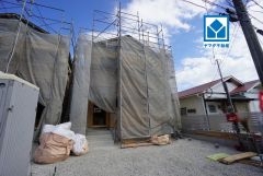 現地（2026年8月12日）撮影。4LDK、最新の設備で気持ちの良い新生活を送りませんか＾＾リビング隣には、ホッとできる和室を用意＾＾