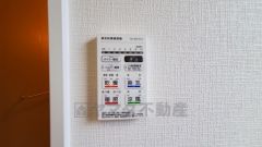 雨の日の洗濯も安心できる浴室暖房乾燥機付き浴室。リモコンで操作もボタン1つで簡単。