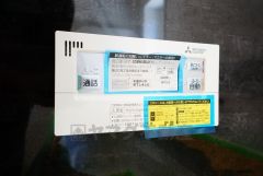 湯量・湯温の設定、そして保温までワンタッチのフルオートバス。便利な追い炊き機能付きです。