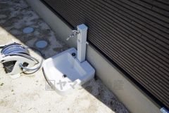 お車の洗車や外壁のお掃除をする際に便利な外水栓。