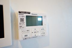 キッチン横からボタンひとつで操作が楽々。