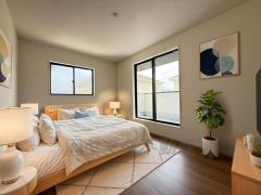 家具はイメージです。寛ぎの時間を紡ぎだす主寝室は、大型ベッドを置いても余裕の広さを確保しています。