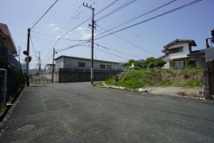 大型車の通行がなく、騒音や振動が少ないので静かで快適な生活を送れます。