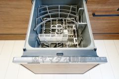 同仕様写真。炊事時間を大幅に短縮できる食器洗浄乾燥機付き＾＾食器を洗う手間が減るので家族とのコミュニケーションの時間や自分の時間が増えますね。