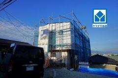 1号地。現地（2026年7月16日）撮影。3LDK。開放感のある吹き抜けを採用＾＾収納が充実した間取りになっています＾＾