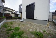 広々としたお庭付き＾＾周囲からの目線も気にならず、BBQやお子様のプールなども楽しめそうです＾＾