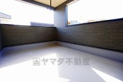 2階のインナーバルコニーは、テーブルセットを設置して気軽に外で朝食やお茶など楽しむセカンドリビングとしても利用できます。