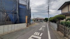 現地（2025年10月31日）撮影。大型車の通行が少なく、騒音や振動が少ないので静かで快適な生活を送れます。