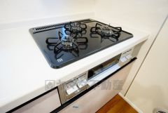 複数の調理を一度に行うことができる3口コンロ。効率よくお料理が出来ます。毎日のお料理も楽しくなりますね＾＾
