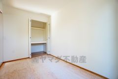 リビングからの続き間として和室をご用意しました。普段はリビングとつなげて開放的なスペースとして、来客時には客間としてお使いいただけます。