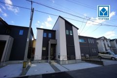 スーパーやコンビニなども近く周辺環境充実。快適でゆとりのある生活空間で新生活を始めましょう^^