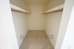 大容量のウォークインクローゼット付で、毎日のコーディネート選びが楽しくなります＾＾