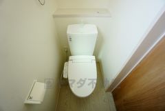 温水、暖房、ウォシュレット付の高機能トイレです。もちろん各階にトイレがあるので、忙しい朝の混雑を避けることが出来ます。