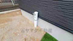 お車の洗車や外壁のお掃除をする際に便利な外水栓。