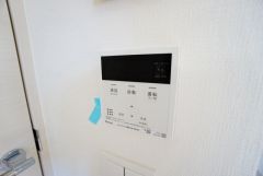 キッチン横からボタンひとつで操作が楽々。