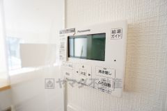 キッチン横からボタンひとつで操作が楽々。