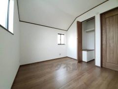 角部屋ならではの2面採光。陽のあたる時間が長く、冬でもあたたかいです。