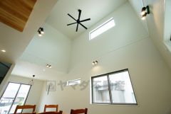 高さのある吹き抜けが、ワンランク上の住まいを演出します。