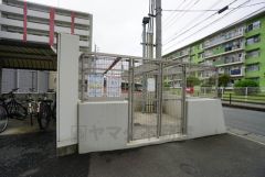 しっかりと扉の閉まるゴミ置き場。ゴミが散らかる心配もありません。