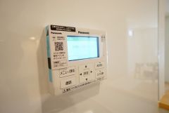 キッチン横からボタンひとつで操作が楽々。