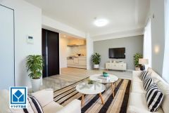 家具はイメージです。リビングは広々とした設計で、家族が集い、寛ぐ暮らしの空間を演出しています。思い思いの時間を過ごしたり、家族みんなで食事をしたり、素敵な団らんの場になりますね。