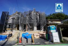 現地（2026年10月15日）撮影。八田小学校徒歩5分とお子様の通学も安心です＾＾一戸建ての多いエリア。落ち着いた雰囲気で快適な生活を送れます。