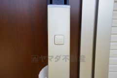 お子様を抱っこしながら簡単に開けられるのが便利なスマートキー。