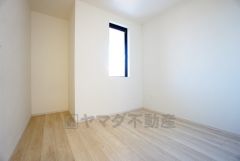 木目調のシンプルデザインで落ち着きと安らぎの空間に仕上げています。