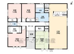 階段昇降がなく、子育てや介護がしやすい平屋＾＾大きな窓のあるリビングは20帖の大空間。主寝室にはウォークインクローゼット付き。
