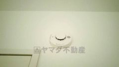 火災発生をいち早く知らせてくれる火災報知器は標準装備です。