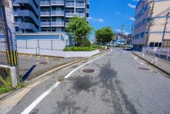 住人以外の車の進入も少なく、小さなお子様を持つご家庭にも安心です。