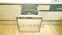 家事の時間が短縮できるフルオープンで開けやすい食器洗い乾燥機付。食事後に家族とのくつろぎタイムをしっかり取れます。