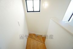 リビング内に階段があれば、転倒する可能性のある子どもやお年寄りの階段の上り下りを見守ることができ、子育てや介護がしやすくなりますね。