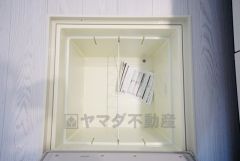 キッチンにある床下収納は、居住スペースを減らさずに買い置きの調味料や非常食などを保管することができます。