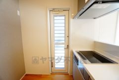 外に一時的にゴミを置くことができ、室内を清潔に保てます。