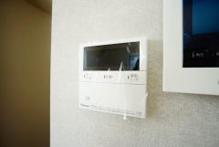 キッチン横からボタンひとつで操作が楽々。