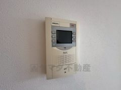 防犯性、セキュリティ対策に安心できるテレビモニター付きインターフォンです。セールスマン対策にもなり安心できます。