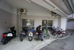 バイク置場も確保されています。