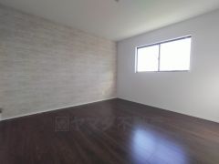 ご夫婦お二人のプライベートシーンを演出する寝室は、大容量のウォークインクローゼット付き。