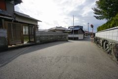 住人以外の車の進入も少なく、小さなお子様を持つご家庭にも安心です。