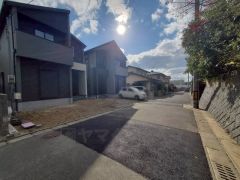 大型車の通行が少なく、騒音や振動が少ないので静かで快適な生活を送れます。