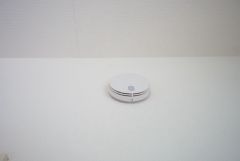火災報知器が設置されていることで、火災の発生をいち早く感知し、就寝中や留守中でも素早く危険を知らせてくれるため、家族の安全を確保し被害を最小限に抑えられます。