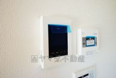 防犯性、セキュリティ対策に安心できるテレビモニター付きインターフォンです。セールスマン対策にもなり安心できます。