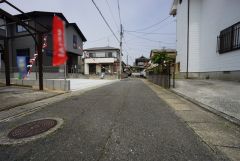 住人以外の車の進入も少なく、小さなお子様を持つご家庭にも安心です。