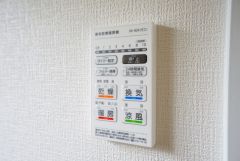 浴室暖房乾燥機付き＾＾梅雨の時期や花粉、PM2.5が酷いときなどの洗濯を干すのに重宝しそうですね＾＾