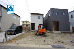 シンプルでいつまでも飽きのこないデザインが周囲の環境に調和し、どんなご家族にもフィットするデザインです＾＾