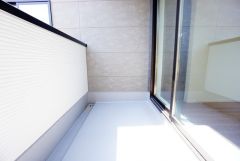 広々としたバルコニー。 天気のいい日にはお布団もまとめて干せそうですね＾＾