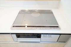 汚れてもサッとふける、お手入れのしやすいIHクッキングヒーター。オール電化なので経済的です。