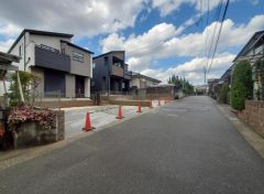 住人以外の車の進入も少なく、小さなお子様を持つご家庭にも安心です。